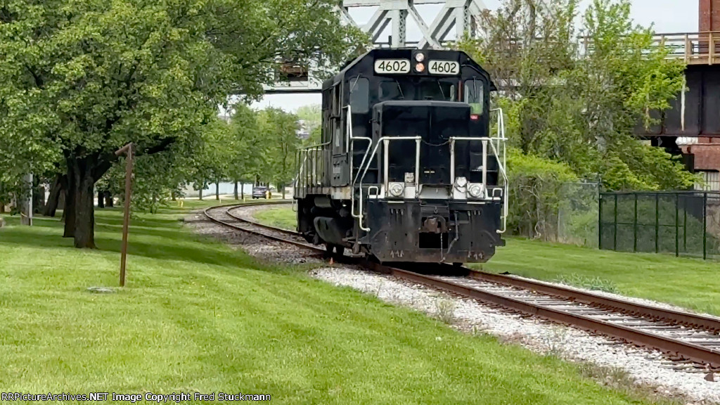 WE 4602 returns light.
